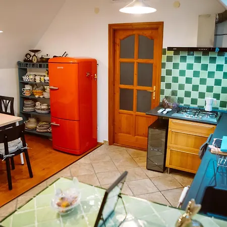 Kiralyszeke Apartment *